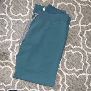 FIGS Scrubs Hydrogreen